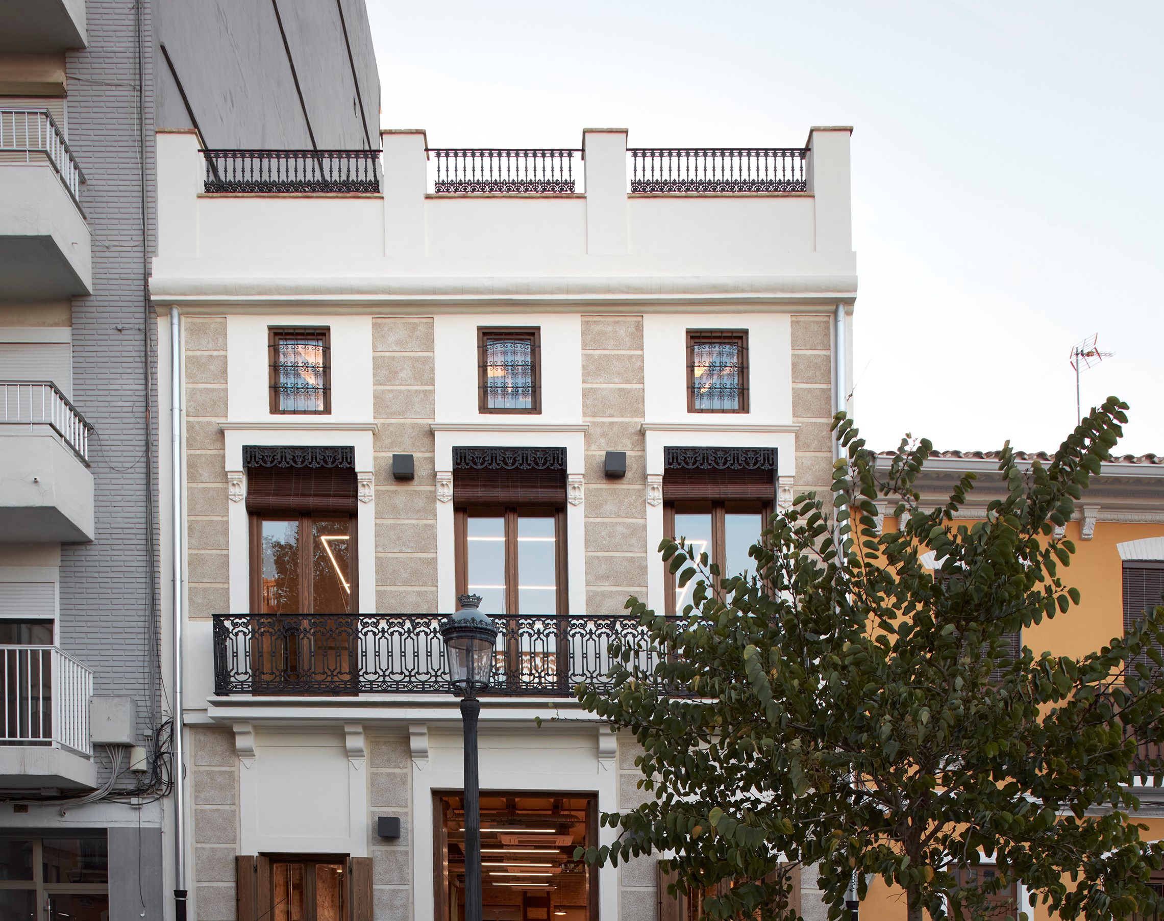 Reina121-40